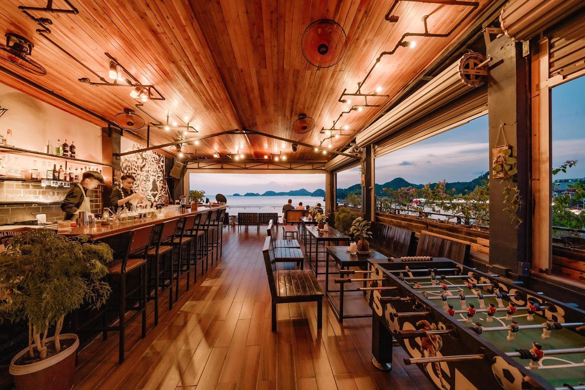 Catba Pod Hostel - Restaurant And Rooftop Bar Dong Khe Sau Exterior photo