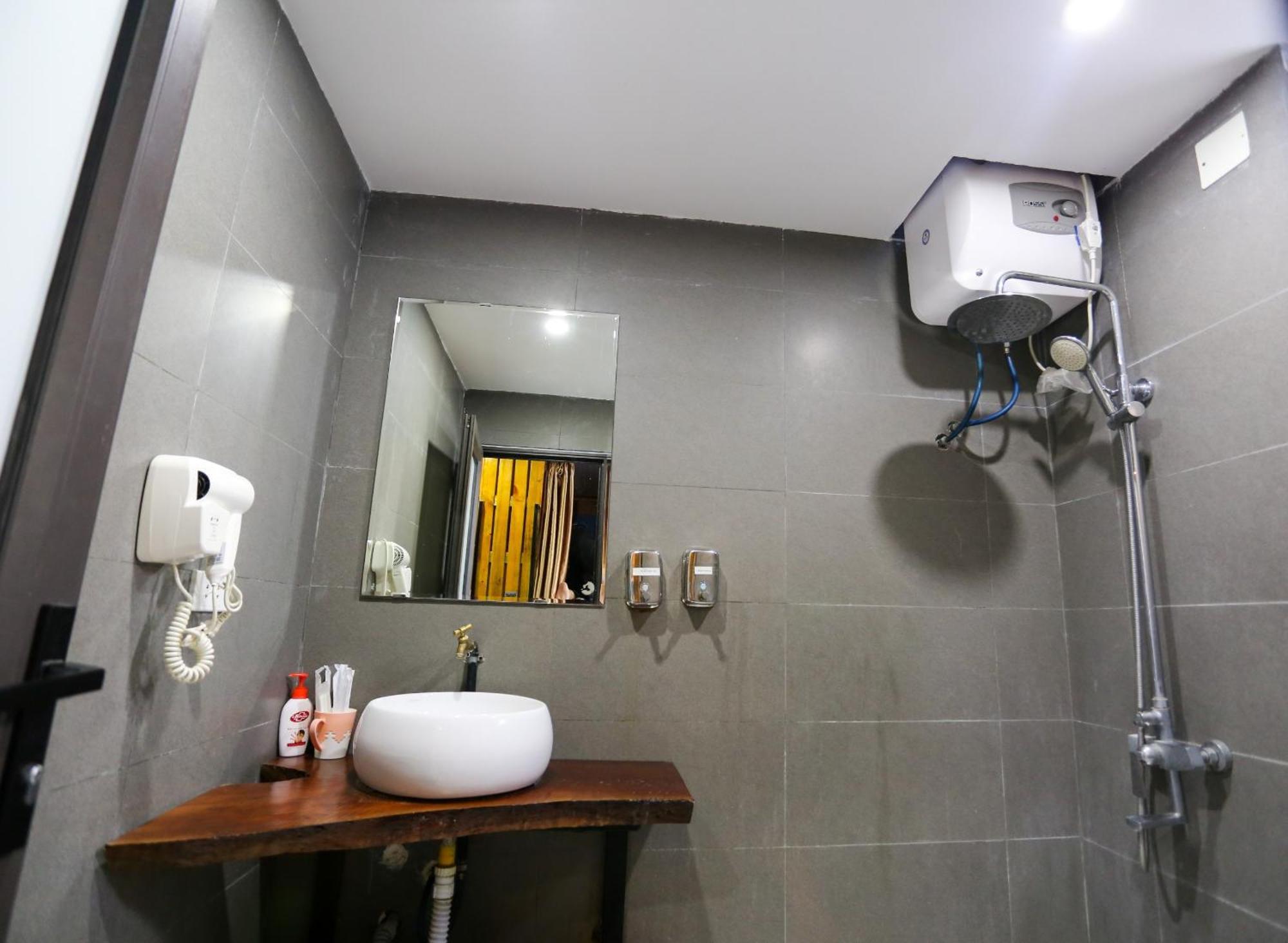 Catba Pod Hostel - Restaurant And Rooftop Bar Dong Khe Sau Exterior photo