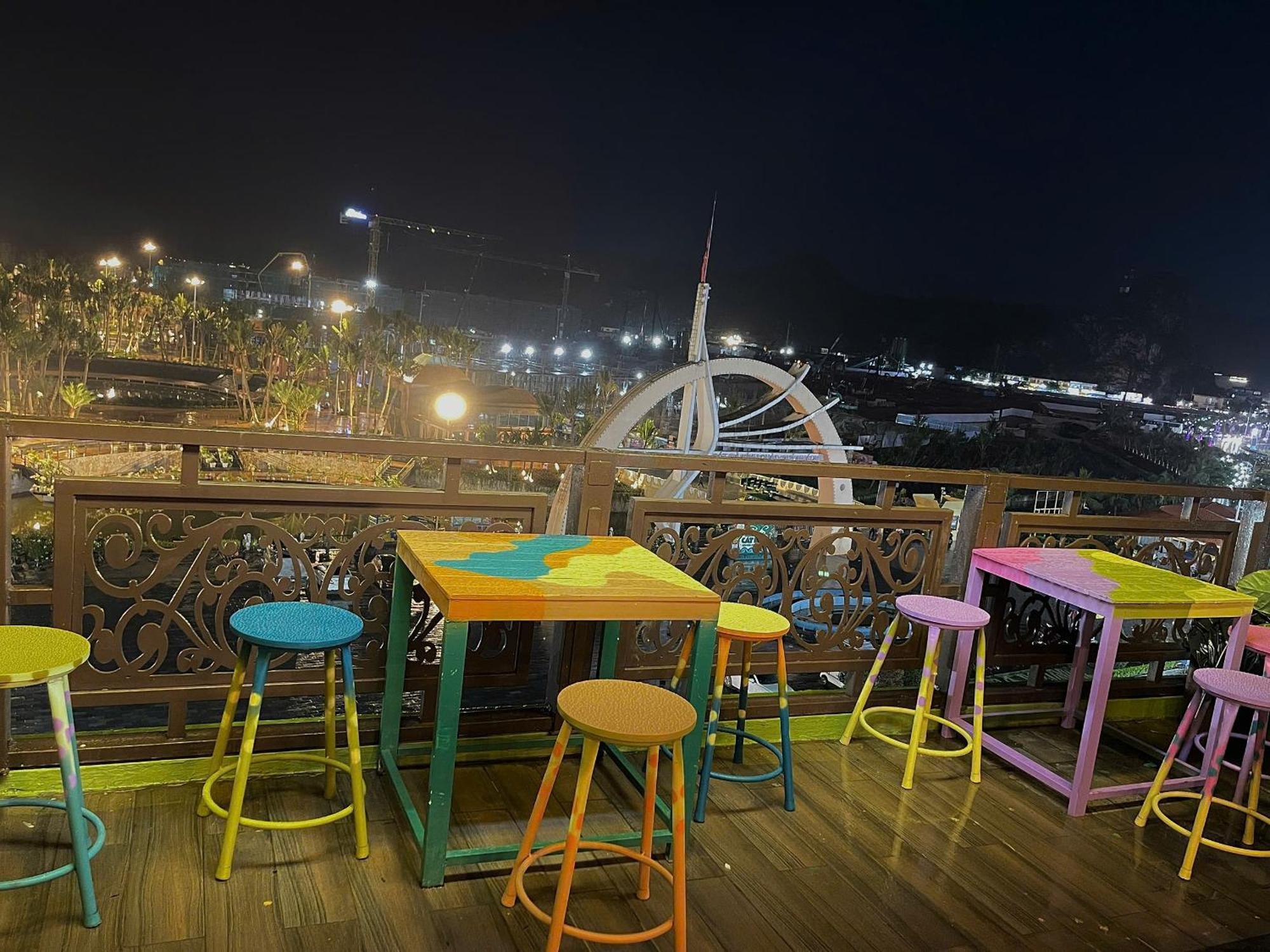 Catba Pod Hostel - Restaurant And Rooftop Bar Dong Khe Sau Exterior photo